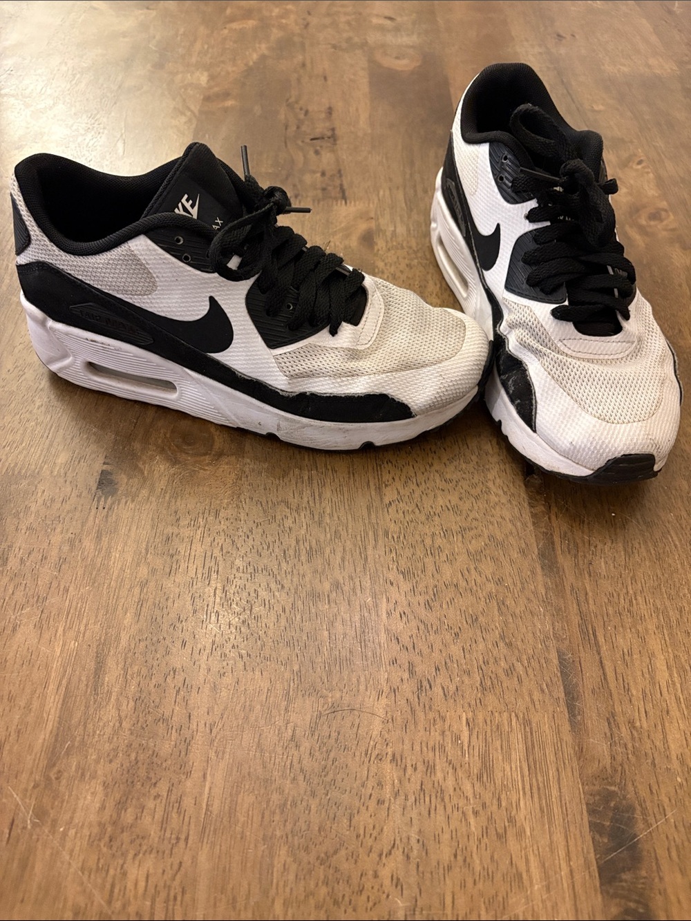 Nike Air Max Kids White and Black Low-Top Sneakers